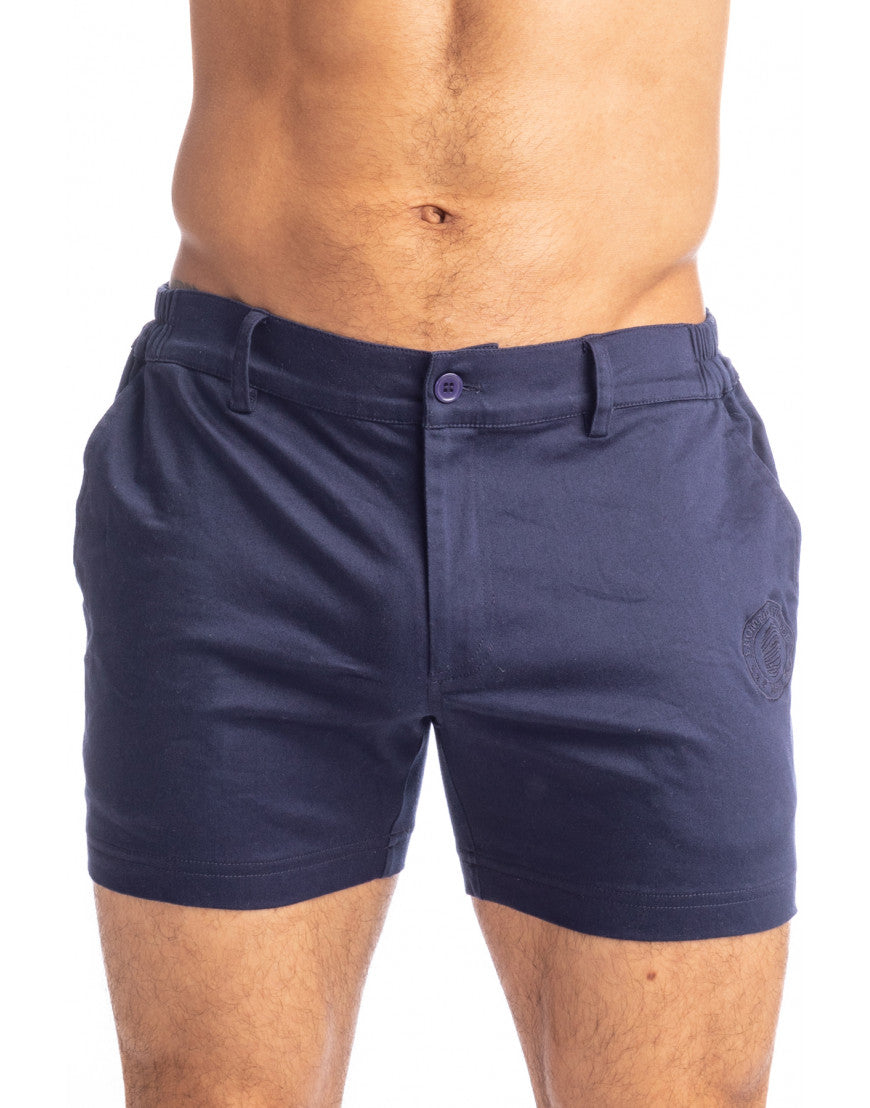 L'Homme Invisible presents its more chic and glamorous version of the tennis shorts of the 70s,